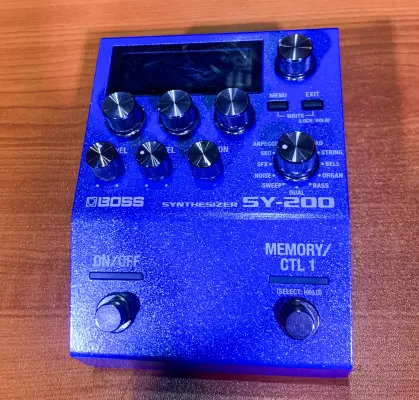 BOSS - SY-200 Guitar Synthesizer 2